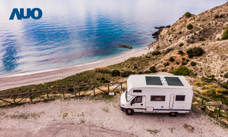 「可撓輕量化太陽光電板SunCurva」使用輕量特殊耐候型複合板取代傳統太陽能板的玻璃前板，不僅降低70%重量，每米平方僅3Kg；具有抗衝擊性能及通過電磁相容性測試，可應用於交通運輸工具，如露營車、遊艇等